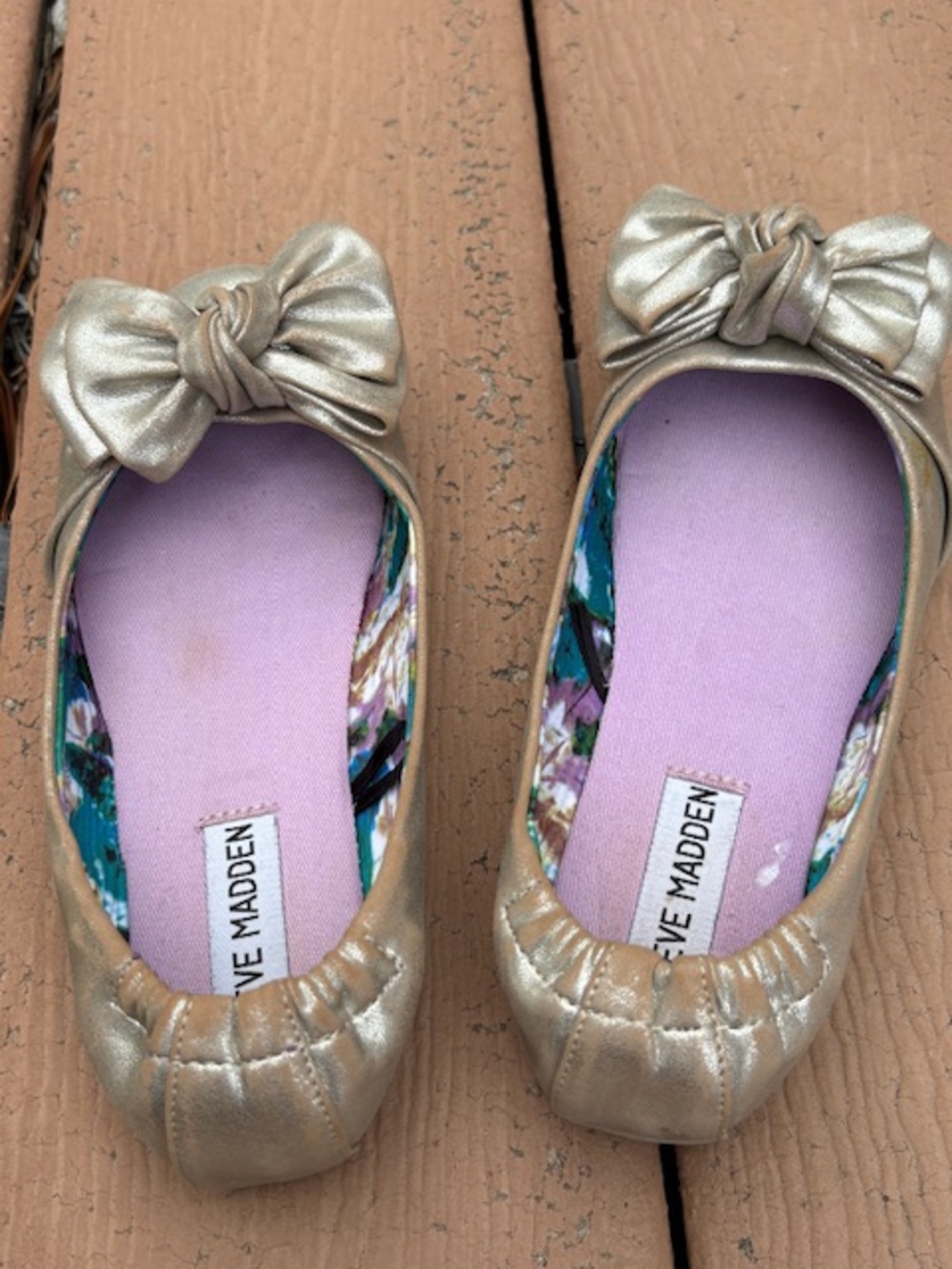 Cute Steve Madden Little Girl Gold Bow Ballet Flats, kids size 1
